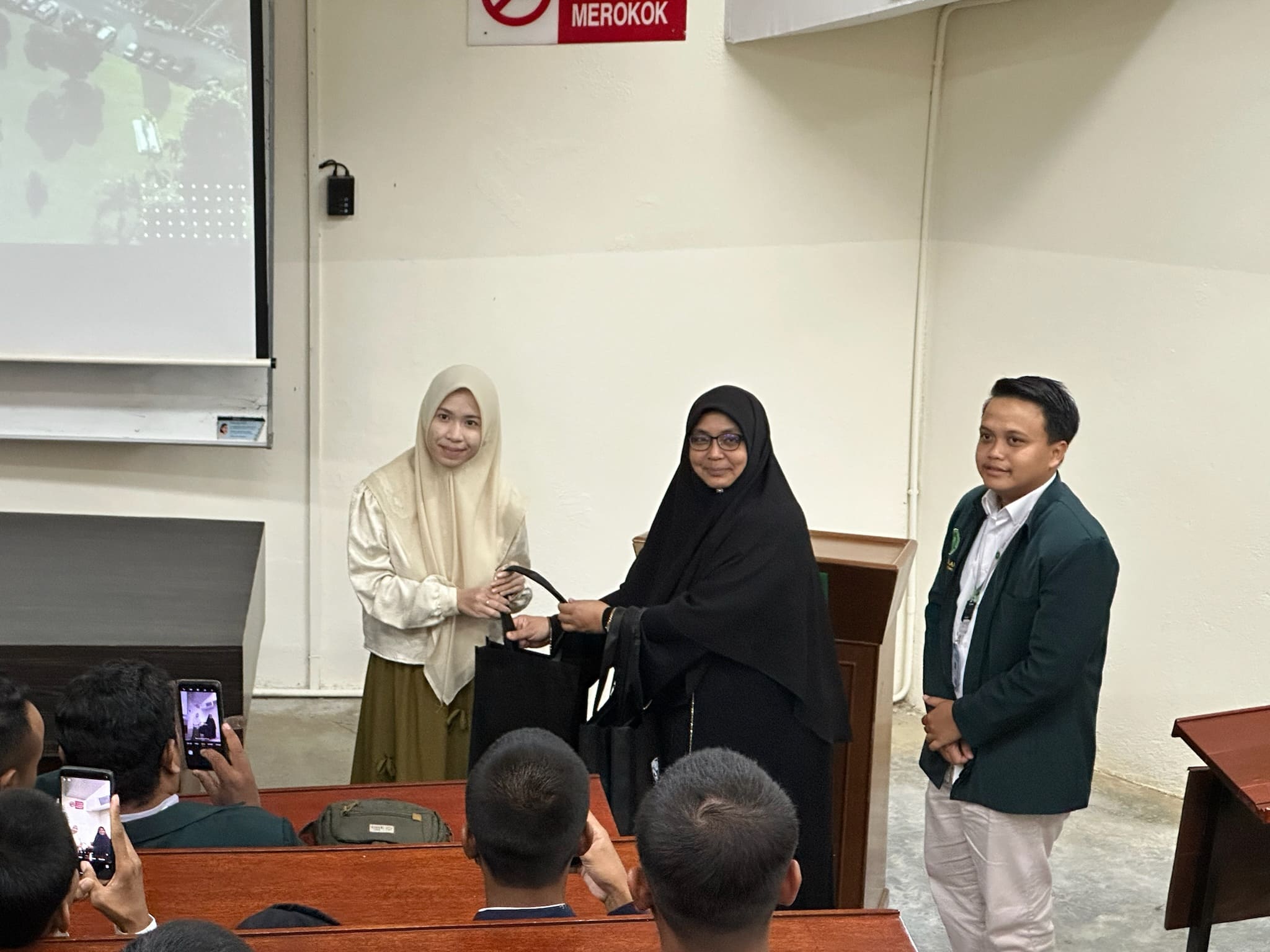 Universiti Malaya & SMA Global School, represented by Mrs. Nahwa Shofiyul 'Aqilah, S.Ked. (Principal